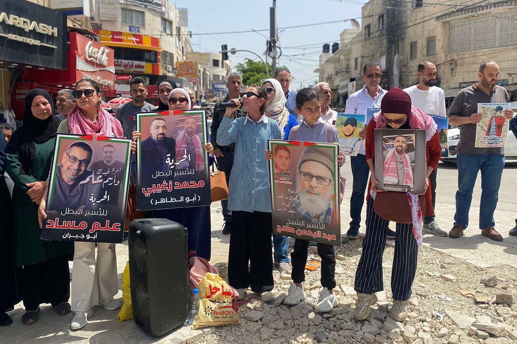 جانب من الوقفة (تصوير: ثائر أبو بكر/وفا)